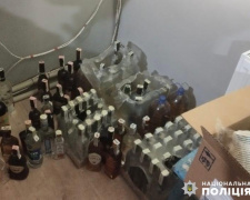 У Кам’янському районі під час комендантської години підлітки розпивали алкоголь у барі