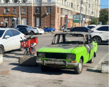 Історія порятунку згоріла: на парковці Дніпровського вокзалу знищено авто, що вивезло родину з окупації