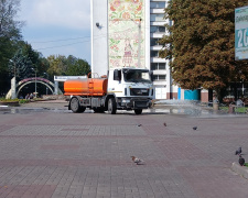 Після &quot;пилової ковдри&quot;: у Кам&#039;янському комунальники взялися за масштабне прибирання