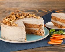 Такого ви ще не куштували: приготуйте солодкий морквяний торт із фініками