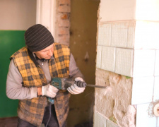 На Дніпропетровщині ще один старий гуртожиток перетворять на дім мрії для переселенців - подробиці