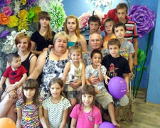 Родина зі Слов’янська, яка виховує 17 дітей, облаштовує нове життя на Дніпропетровщині