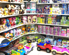 “Качка-удушниця” та автотрек-вбивця: в Україні масово вилучають небезпечні дитячі іграшки