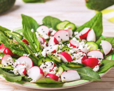 Спробуйте дивовижний вітамінний салат зі щавлю зі сметаною — весняна свіжість без зайвої мороки