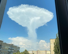 Гігантський &quot;ядерний гриб&quot; над Дніпропетровщиною: що відомо про унікальну хмару, що вразила мешканців