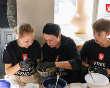 Родини полонених оборонців Маріуполя відвідали терапевтичний майстер-клас з випікання хліба