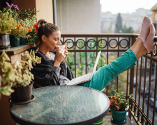 Більше не склад: як перетворити захаращений балкон на зону відпочинку за 500 гривень