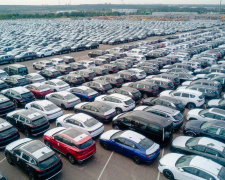 Дніпряни масово скуповують авто — оприлюднено список найпопулярніших моделей та реальні ціни