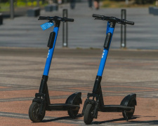 Швидкі та небезпечні: чому поява електросамокатів у Кам’янському збурила водіїв та які нові штрафи діють у 2026 році