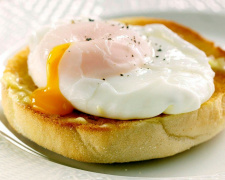 Яйця &quot;Пашот&quot; за три хвилини: найпростіший спосіб приготувати ідеальний сніданок