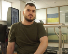 Повернення з нуля: важкопоранений боєць із Дніпропетровщини відновлюється після 35 операцій і створює бізнес для маломобільних