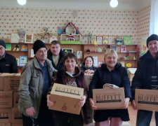Переселенці з Авдіївки, які знайшли прихисток на Дніпропетровщині, отримали продуктові набори