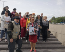 «Горплощадка» у фактах: благодійна екскурсія Кам’янським зібрала кошти для ЗСУ