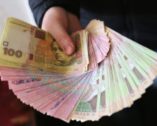 Зарплати в Україні зростуть: очікуємо масове підвищення у 2024 році