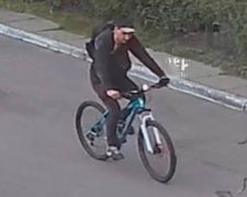 Крадіжка дитячих велосипедів у Кам&#039;янському: поліція розшукує зловмисників
