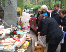 Коли відвідувати кладовище після Великодня-2026 та як правильно поминати близьких