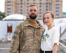 Слухаємо українське: співачка BATURA презентує пісню до Дня Незалежності 