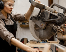 Дніпропетровщина в лідерах: які чоловічі професії найчастіше опановують жінки