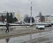 Ожеледиця на вулиці Кам'янського взимку під час відлиги