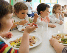 Весняне меню зі змінами: що більше не даватимуть дітям у дитячих садочках Кам'янського