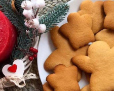 Спробуйте зігріваючий імбирний пряник з медом та горіхами — аромат зими в кожному шматочку