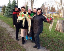 “Етнохатинка” Карнаухівки ожила: гості занурилися в козацьку історію та магію української хустки