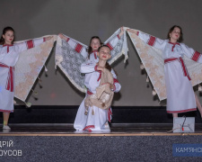 Маленьки зірки на великій сцені: у Кам&#039;янському учні мистецьких шкіл дали звітний концерт