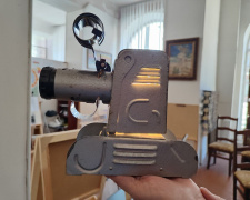 Магія ретро-кіно: у музейній кімнаті бібліотеки Кам’янського зберігають унікальний фільмоскоп