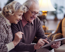 Забудьте про черги у ПФУ: повна інструкція, як пройти відеоідентифікацію пенсіонеру, не виходячи з дому