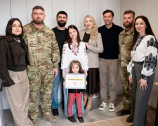 Оборонець Маріуполя, азовець Афендіков, після повернення з полону отримав квартиру від Ріната Ахметова