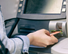 Ліміти на готівку: скільки можна зняти у Приватбанку, Ощадбанку та Укрексімбанку - відповідь Нацбанку