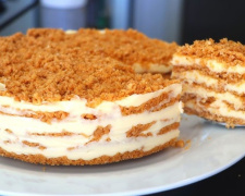 Краще за еклери з Парижа: лінивий торт на сковороді, який готується за 15 хвилин