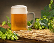 Домашнє пиво для лінивих: простий рецепт напою, який подарує вам смак пінної класики