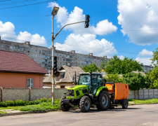 Спецтехніка з Донеччини допомагає прибирати Жовті Води