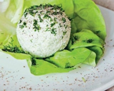 Приготуйте ніжні сирні кульки з часником та зеленню — ідеальна закуска до будь-якого столу