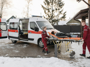 Скільки насправді заробляє лікар на Дніпропетровщині: аналіз оплати праці 