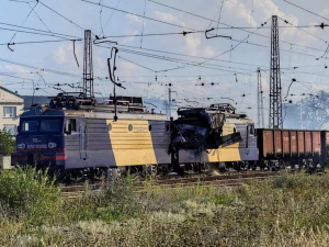 Атака на Кам’янський район: ворожий безпілотник підпалив електровоз у Верхівцевому