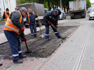 Ремонт доріг у Кам’янському: на проспекті Шевченка відновлюють дорожнє покриття