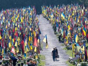 Зеленський відверто назвав втрати Росії та України на фронті: скільки військових загинуло