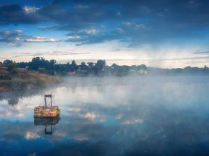 Чому восени над водою з'являється густий туман