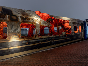 Майстри світла з Дніпропетровщини створили меморіал у понівеченому вагоні - подробиці