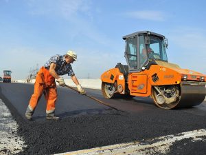 Мільйони після розкопок: у Кам’янському оголосили ціну асфальту після аварій тепломереж