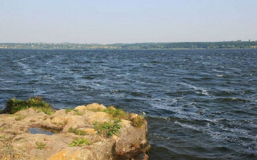 Цвітіння, ерозія і ризик аварій: Кам’янське водосховище може не витримати тиску стихії