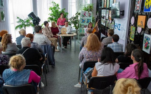 Безкоштовні курси та майстер-класи: в бібліотеці Кам'янського презентували грантовий проєкт