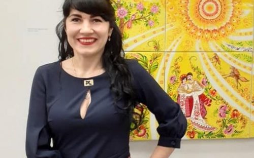 «Берегиня» і «Дівчина-калина»: художниця з Петриківки створила унікальну серію до Дня вишиванки