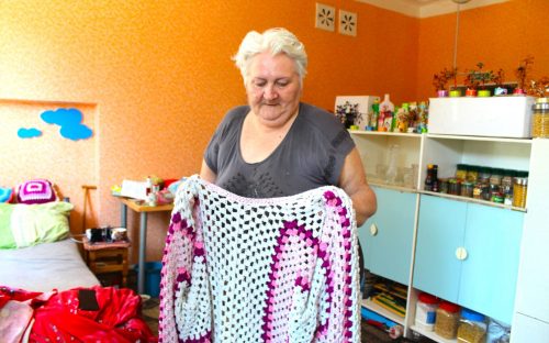 Переселенка з Бахмута знайшла нову домівку у Кам'янському районі та знову почала ходити