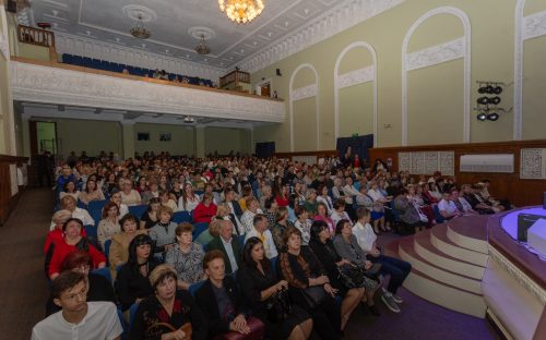 У Кам'янському  відзначили День вчителя: подяки, нагороди та визнання досягнень