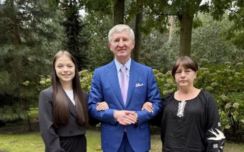 Рінат Ахметов подарував квартиру юній марафонці, яка постраждала у Краматорську