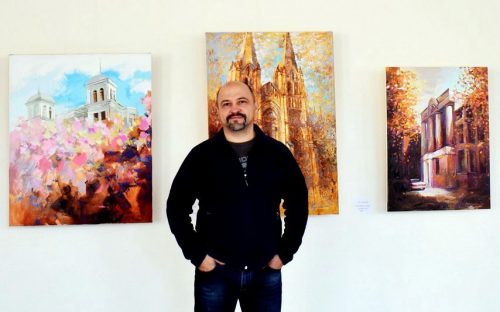 «Барви мого міста»: у музеї Кам'янського відкрилась виставка картин місцевого художника Івана Харітонова