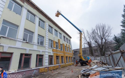 Оновлення освітніх закладів Кам'янського: тривають ремонтні роботи в школах міста